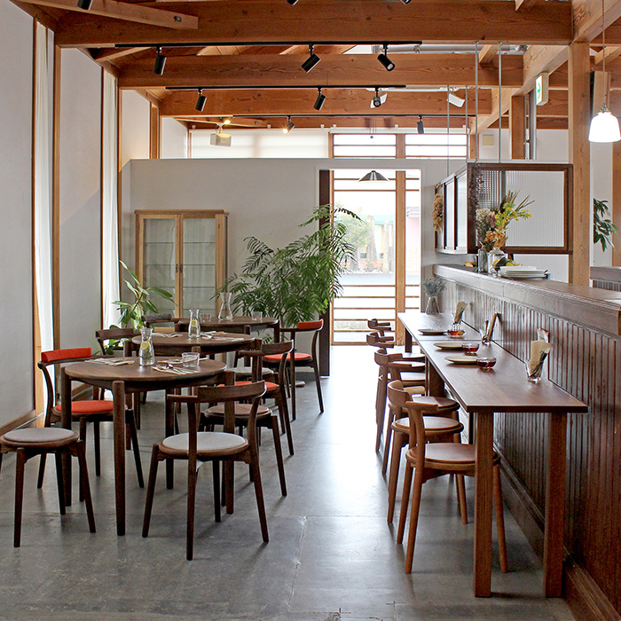 スタッキングチェア